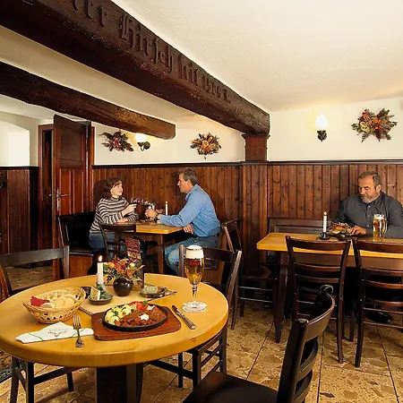 Altdeutsches Roter Hirsch 여관