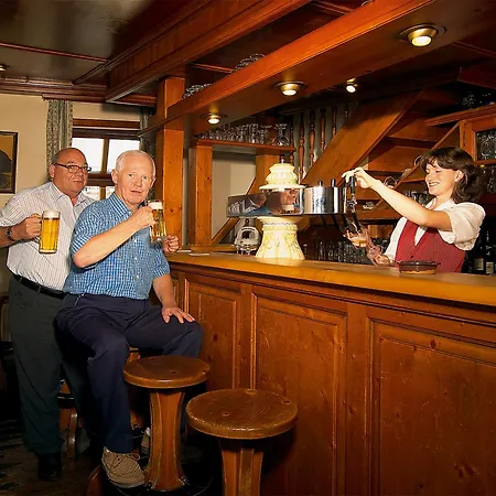 Altdeutsches Roter Hirsch 여관 예나